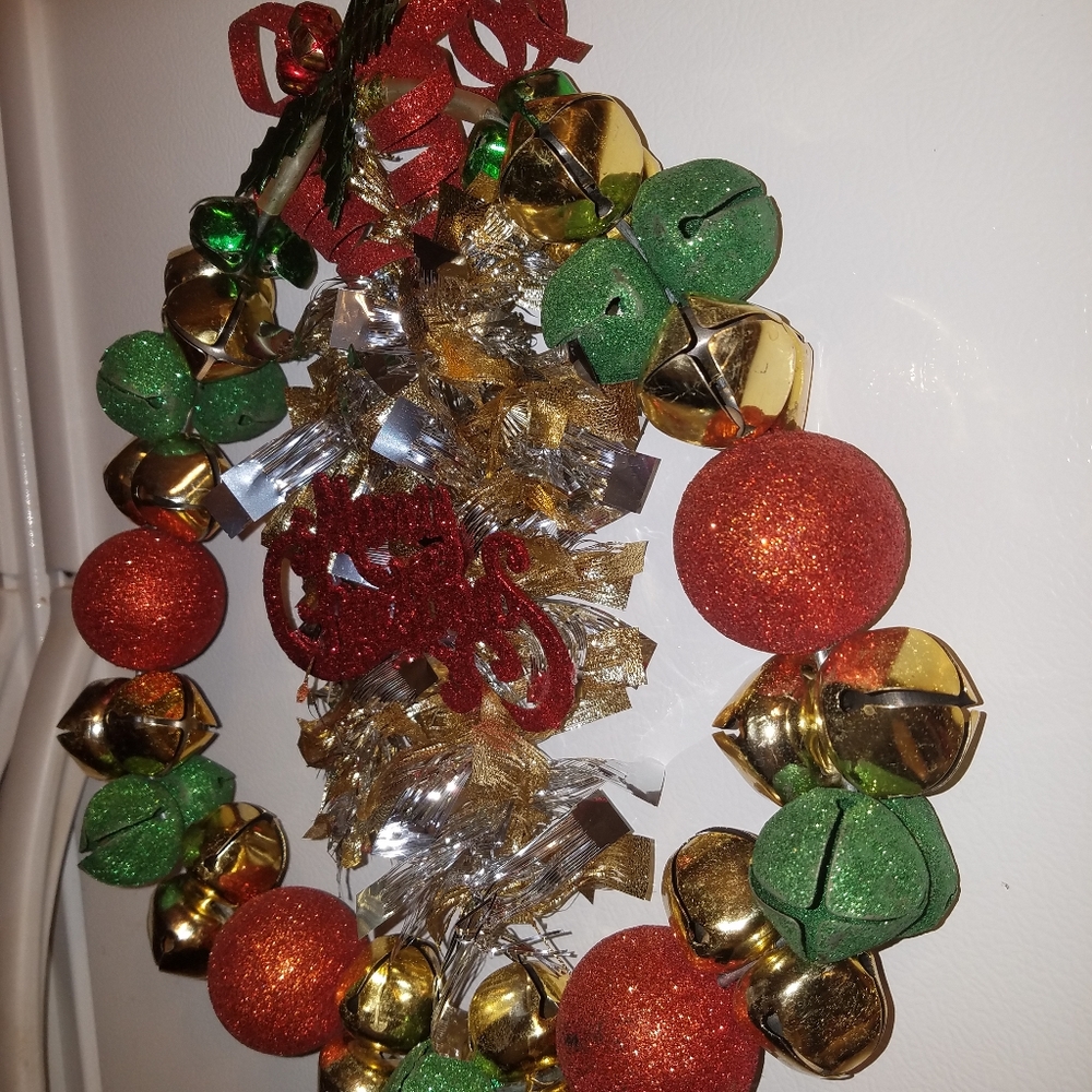 Handmade Jingle Bells Christmas Wreath - Picture 5 of 6